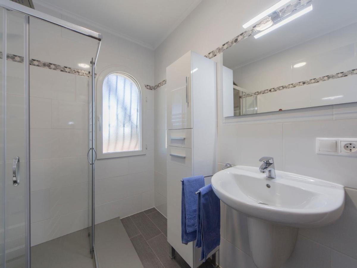 Ferienhaus Leon By Interhome
